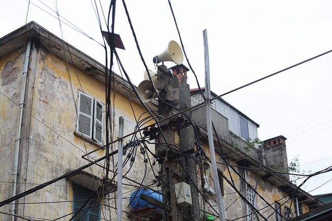 Chủ tịch Hà Nội: Loa phường 1 năm ngốn vài trăm triệu