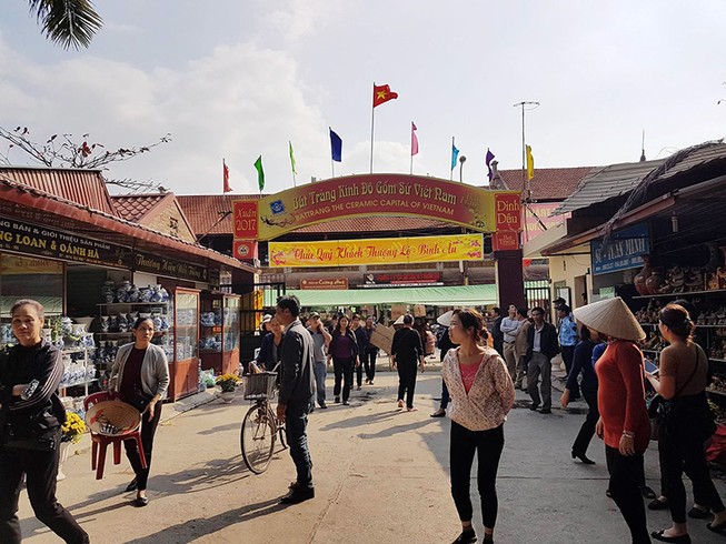 Tự ý đóng cửa chợ gốm Bát Tràng là sai
