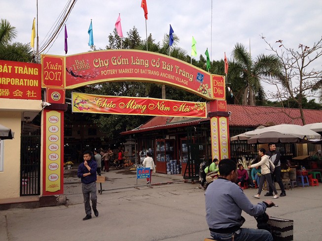 Vụ đóng cửa chợ Bát Tràng: Tiểu thương đã vào buôn bán