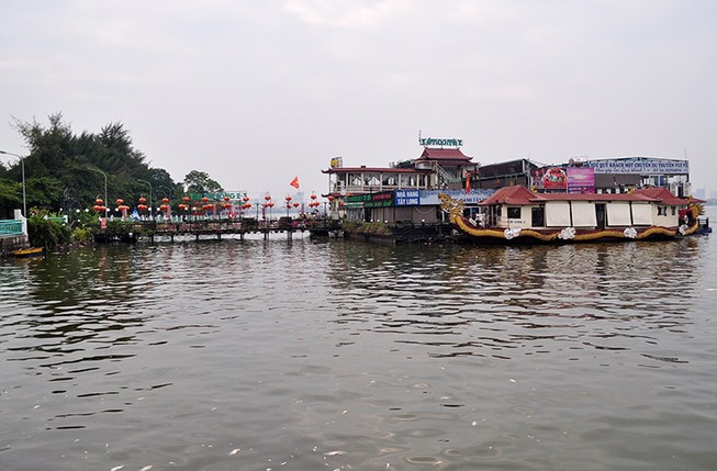 Chính quyền ra “tối hậu thư” đối với nhà nổi Hồ Tây