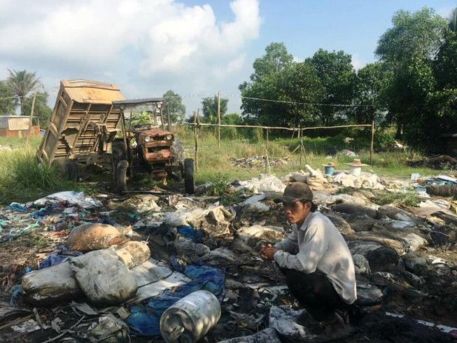 Công ty giao chất thải cho người chuyên đổ bậy