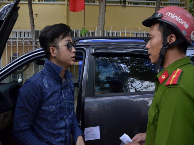 Luật sư nói sao về vụ cẩu xe của ca sĩ Quách Tuấn Du