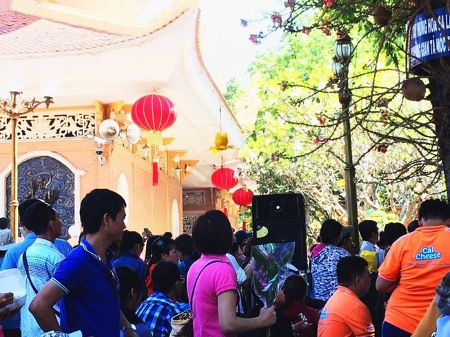 Tết Nguyên tiêu, các mặt hàng cúng tăng giá nhẹ