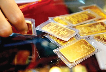 Vàng tăng nhẹ, USD giảm