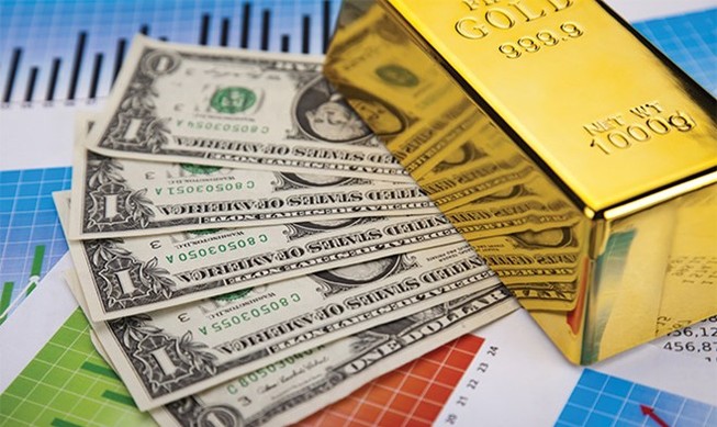Giá vàng giảm, USD đảo chiều tăng