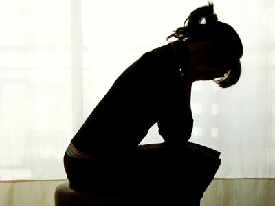 Cha ruột cưỡng hiếp con gái 14 tuổi