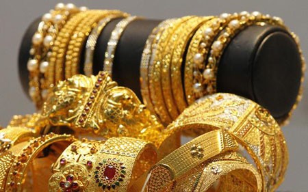 Vàng nữ trang giảm tới 10% để hút khách hàng mùa cưới