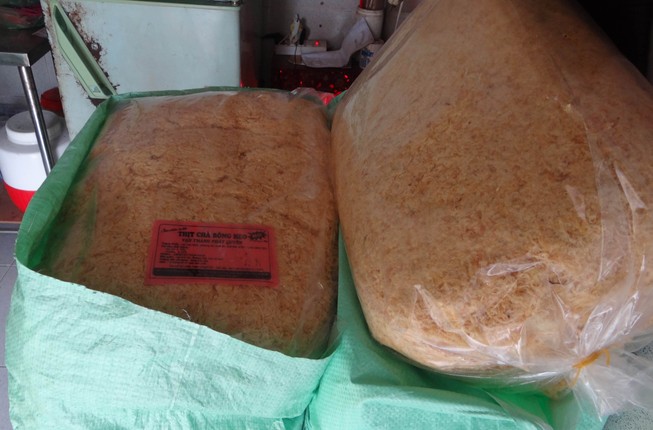 Thịt gà thành… chà bông heo