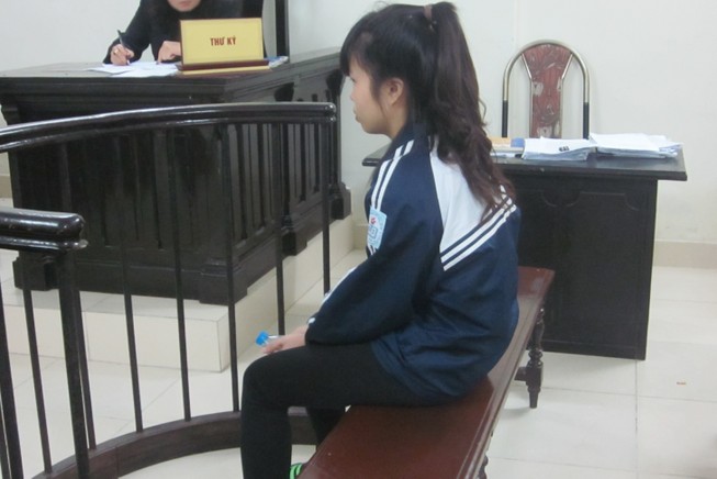 Mới học cấp 3 đã là 'tú bà'