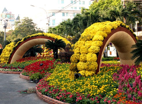 'Bỏ túi' 27 điểm giữ xe tết quanh đường hoa, đường sách