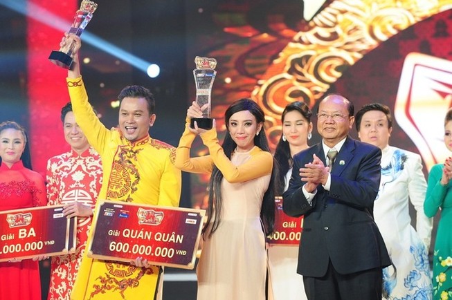 Hoa hậu hài Thu Trang và Hữu Quốc đăng quang 'Tài tử tranh tài'