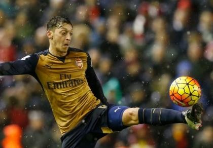 Wenger sẽ 'nói chuyện' với Ozil 