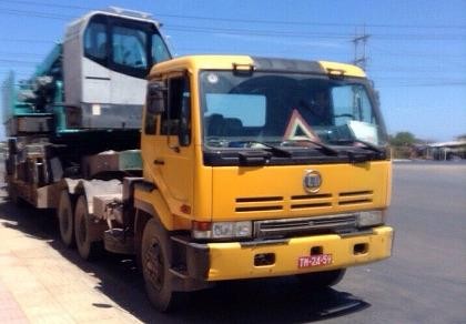 Phát hiện xe nghi mang biển số đỏ giả chở quá tải