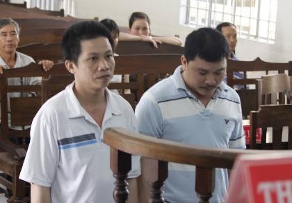 Trộm mủ cao su, cùng nhau lãnh án