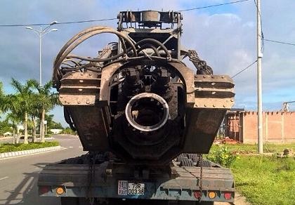 Đoàn xe vận chuyển hàng 'siêu khủng' lại không chịu vào cân xe