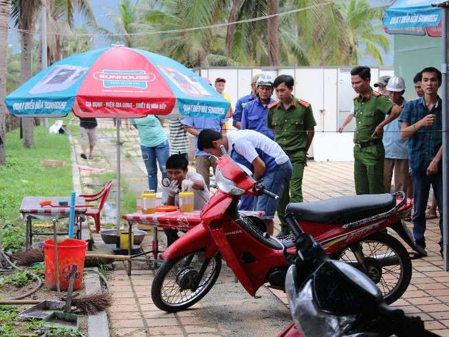 1 bảo vệ chết bất thường cạnh bãi biển
