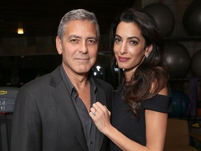 Vợ George Clooney mang song thai ở tuổi 39
