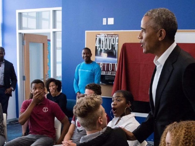 Ông Obama bất ngờ xuất hiện tại một trường học ở Mỹ
