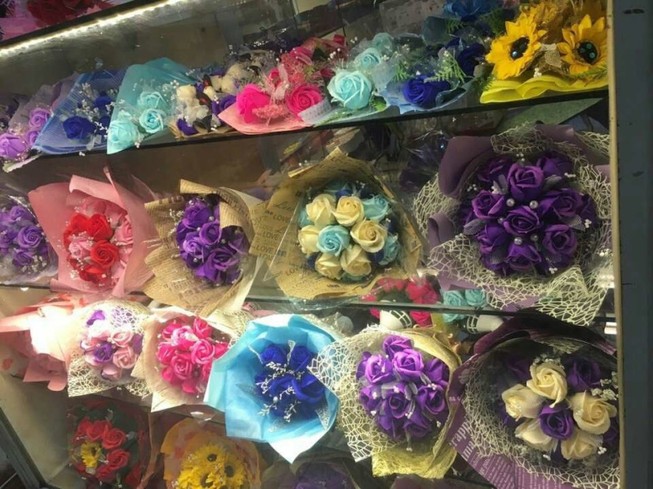 Ngày Valentine: Hoa hồng 'bất tử' lên ngôi