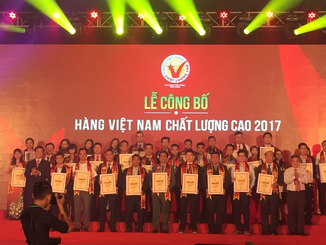 Trao tặng danh hiệu hàng Việt Nam chất lượng cao