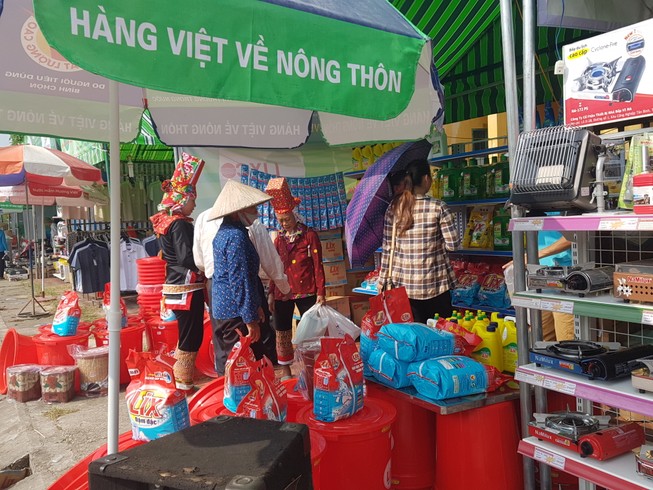 Người tiêu dùng nông thôn ngày càng thích 'xài sang'