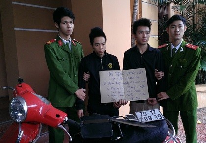 Hai thanh niên 9X mang đao đi cướp xe