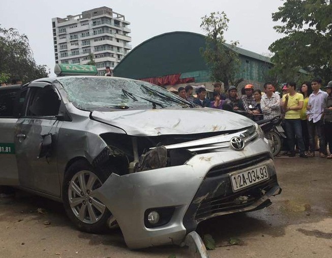 Nguyên nhân ban đầu vụ taxi lao xuống hồ khiến 4 người tử vong