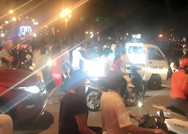 Gây tai nạn bỏ chạy, ô tô bị hàng chục xe máy truy đuổi