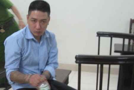Hoãn phiên tòa vì bị cáo bỗng nhiên chóng mặt