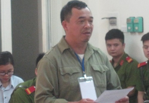 Chạy ra xem đánh nhau, bị chém suýt mất mạng
