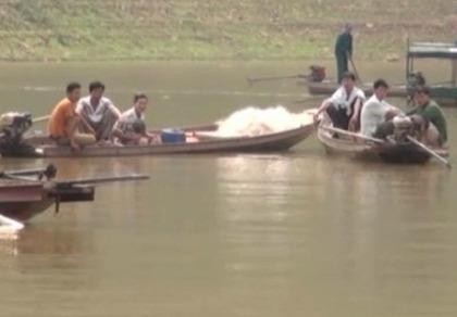 Lật thuyền giữa đêm, 3 cô gái chết đuối thương tâm