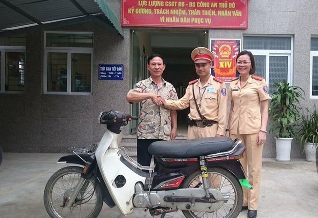 Mất xe 14 năm, bất ngờ được CSGT mời đến trao trả