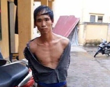 Kẻ bắt cóc táo tợn giằng đứa trẻ ngay trên tay mẹ