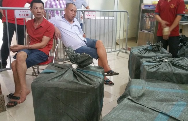 Triệt phá đường dây buôn lậu thuốc lá ngoại 'siêu khủng'