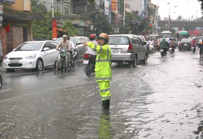 Chỉ huy Đội CSGT phải trực tiếp ra hiện trường khi có mưa lớn