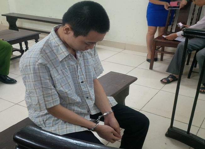 Rút dao đâm nhân tình của mẹ vì không chịu 'chia tay'