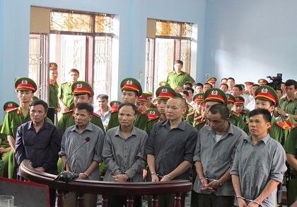 Phạt tù 8 nông dân gây rối ở Văn Giang