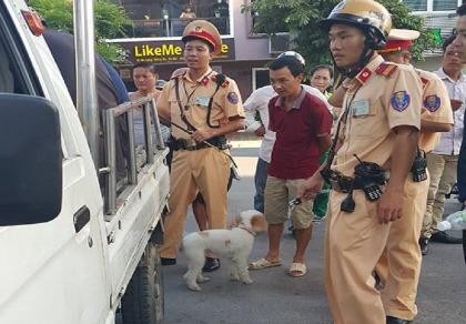 'Cẩu tặc' bỏ chạy tông xe vào taxi, bị CSGT tóm gọn