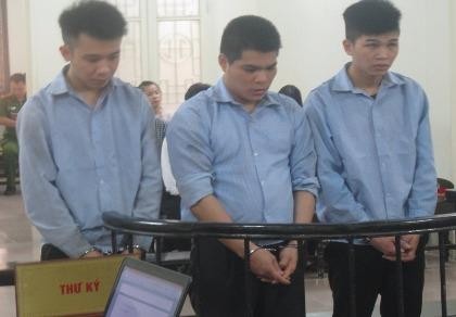 Bênh bạn, dùng kiếm đâm chết người không quen biết
