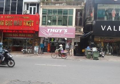 Ẩu đả kinh hoàng, một người đàn ông bị chém gục tại chỗ