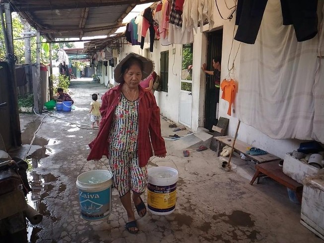 Hàng trăm hộ dân 'khát' nước sạch ngay giữa thủ đô