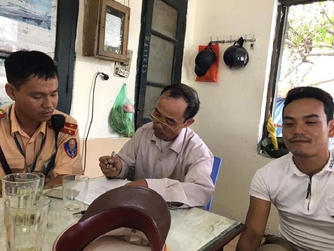 Đòi lao vào tàu hỏa để… giải cứu thế giới