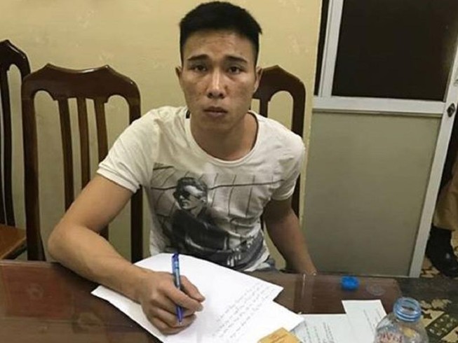 Cướp ví của nữ du khách, gặp cảnh sát quay đầu bỏ chạy