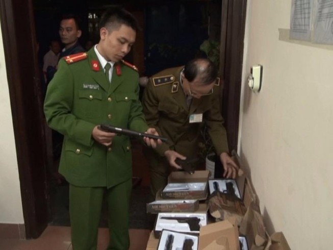 Phát hiện lượng lớn súng ngắn giả có sức sát thương cao