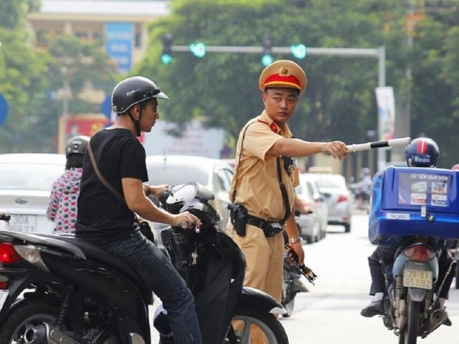 Cả nhà đi chung một xe, có bị xử phạt không chính chủ?