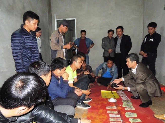 Đột kích sới bạc khủng, bắt 18 đối tượng