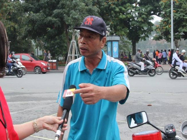 Dừng xích lô hút thuốc lào, bị phạt 70.000 đồng