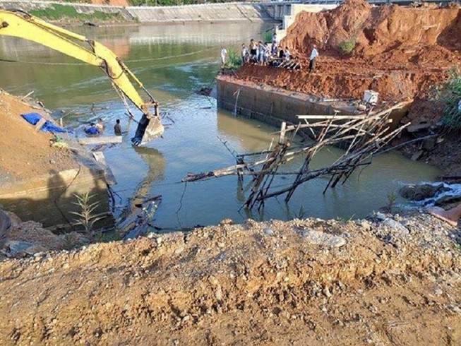 Tìm thấy thi thể 3 công nhân bị vùi lấp do sập cầu