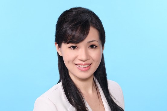 Nữ nghị sỹ xinh đẹp người Nhật bị khai trừ đảng do bỏ họp đi chơi