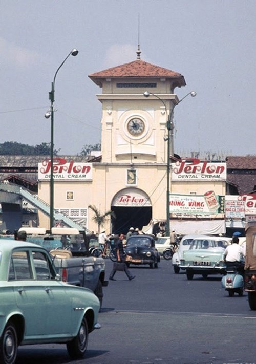 Hình ảnh xe cộ trên đường phố Sài Gòn trước 30/4/1975